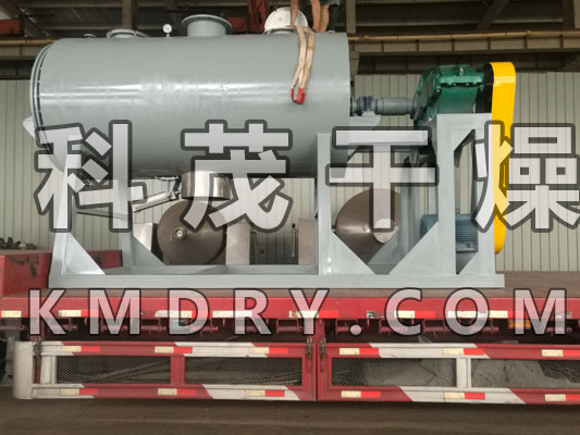 真空耙式干燥機(jī)是一種傳導(dǎo)傳熱干燥器。物料不直接與加熱介質(zhì)接觸，適用于干燥少量的、不耐高溫和易于氧化的泥狀、膏狀